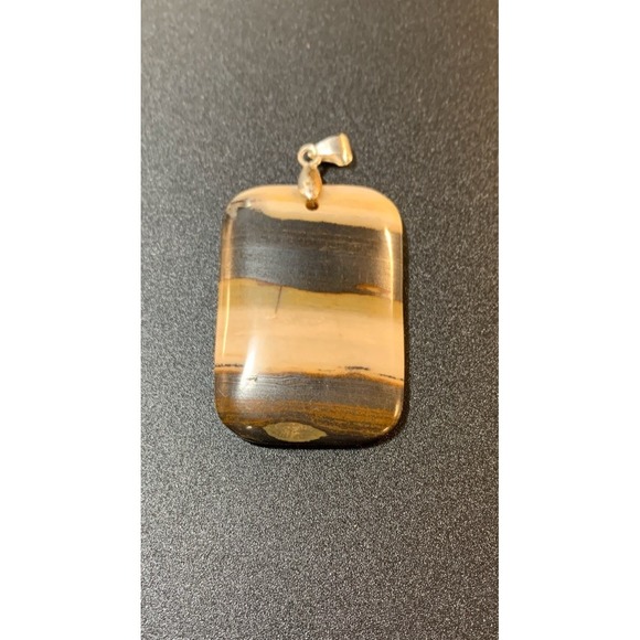 The Unbranded Brand Jewelry - Beautiful Banded Agate Stone Pendant
